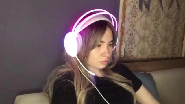 Image 2 of fourtunet Stream on Chaturbate on 13 months ago