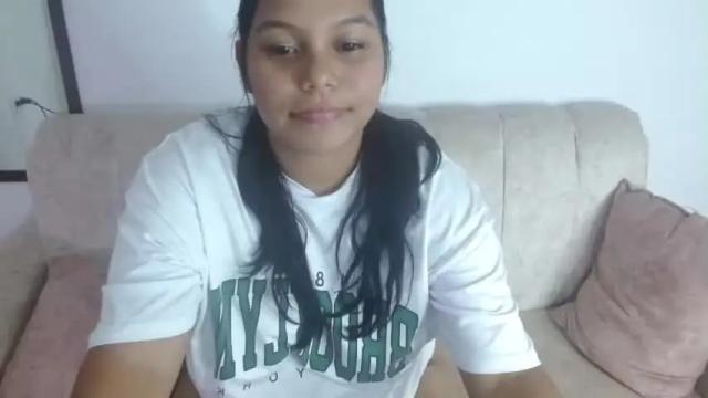 Image 7 of fox_chiara Stream on Chaturbate on 15 months ago