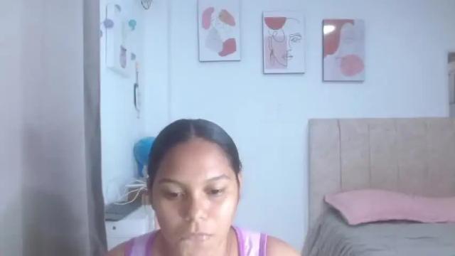 Image 11 of fox_chiara Stream on Chaturbate on 15 months ago