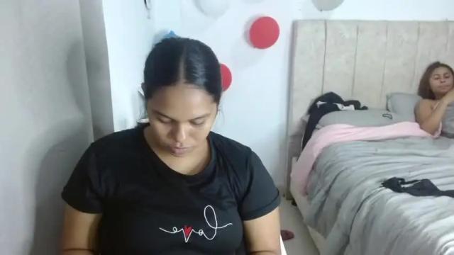 Image 2 of fox_chiara Stream on Chaturbate on 14 months ago