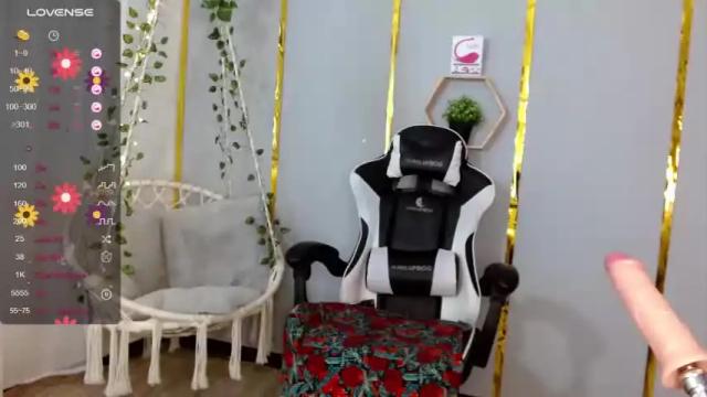 Image 3 of fox_maturee Stream on Chaturbate on 25 months ago