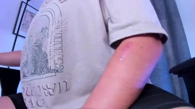 Image 12 of foxcondefensis Stream on Chaturbate on 16 months ago