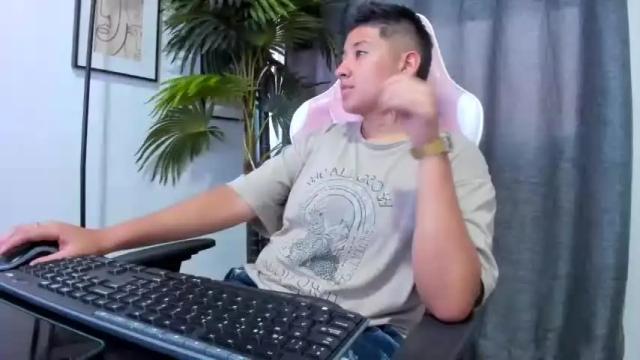 Image 2 of foxcondefensis Stream on Chaturbate on 16 months ago
