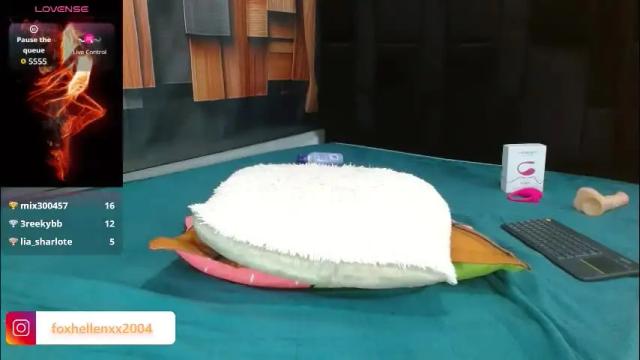 Image 7 of foxhellenxxx_ Stream on Chaturbate on 5 months ago