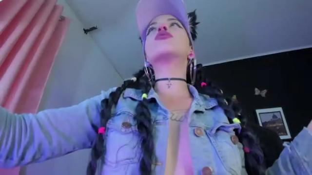 Image 11 of foxlola Stream on Chaturbate on 15 months ago