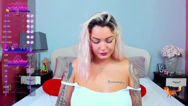 Image 3 of foxxyclarise Stream on Chaturbate on 6 months ago