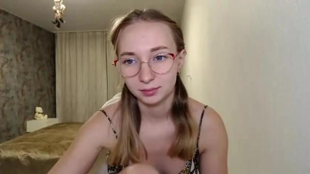 Image 6 of foxy0990 Stream on Chaturbate on 17 months ago