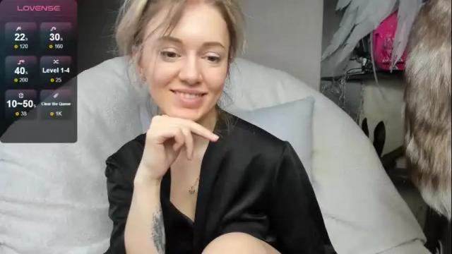 Image 3 of foxy_blond Stream on Chaturbate on 1 month ago