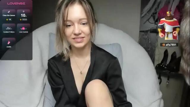 Image 7 of foxy_blond Stream on Chaturbate on 28 days ago