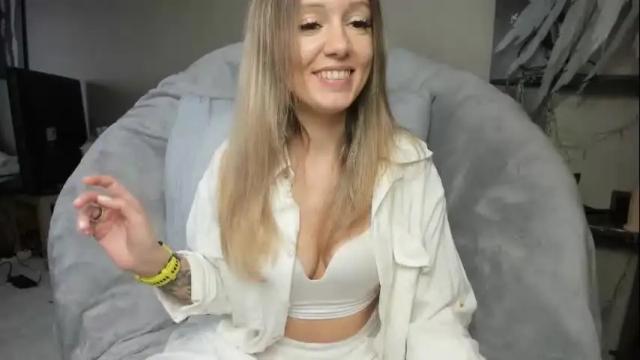 Image 10 of foxy_blond Stream on Chaturbate on 7 days ago