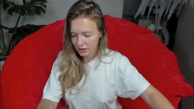 Image 8 of foxy_blond Stream on Chaturbate on 1 month ago