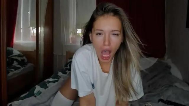 Image 8 of foxy_blond Stream on Chaturbate on 9 days ago