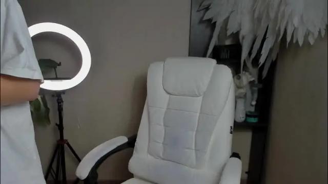 Image 3 of foxy_blond Stream on Chaturbate on 1 month ago