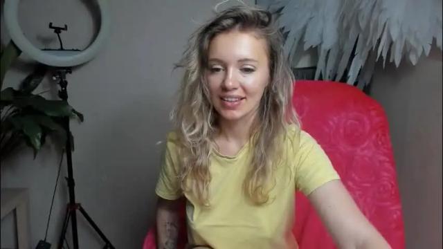 Image 4 of foxy_blond Stream on Chaturbate on 1 month ago