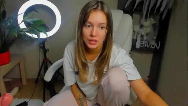Image 10 of foxy_blond Stream on Chaturbate on 10 days ago