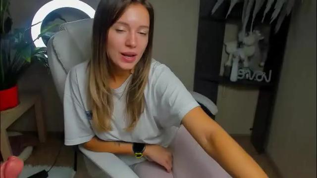 Image 6 of foxy_blond Stream on Chaturbate on 10 days ago