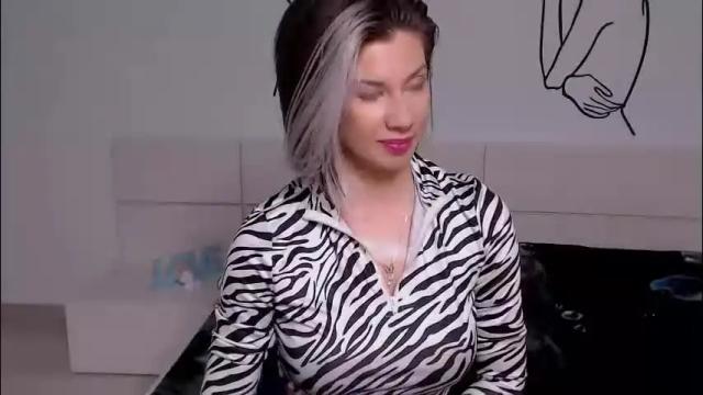 Image 2 of foxydevilish Stream on Chaturbate on 11 days ago