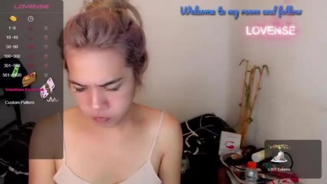 Image 4 of foxyinnocentstar Stream on Chaturbate on 14 months ago