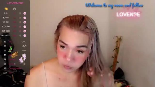 Image 3 of foxyinnocentstar Stream on Chaturbate on 14 months ago