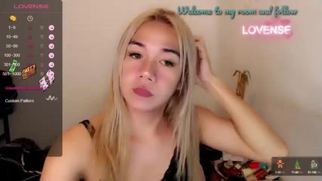 Image 3 of foxyinnocentstar Stream on Chaturbate on 14 months ago