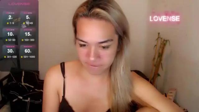 Image 12 of foxyinnocentstar Stream on Chaturbate on 13 months ago
