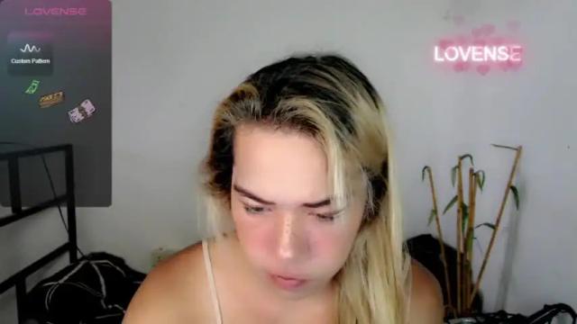Image 7 of foxyinnocentstar Stream on Chaturbate on 12 months ago