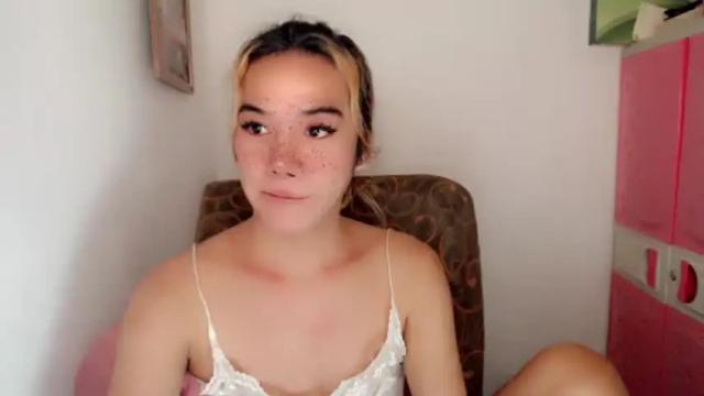 Image 4 of foxyinnocentstar Stream on Chaturbate on 2 months ago