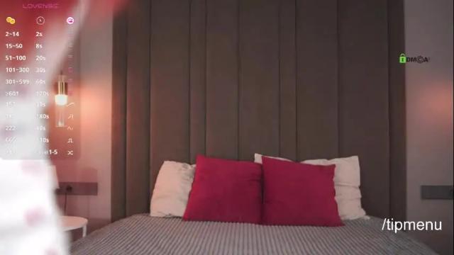 Image 4 of foxylovesyou Stream on Chaturbate on 10 days ago