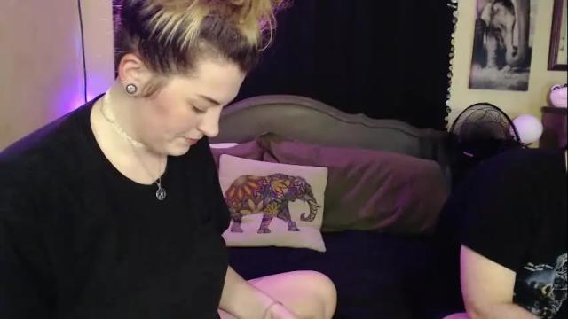 Image 2 of foxymalloryknoxy69 Stream on Chaturbate on 17 days ago