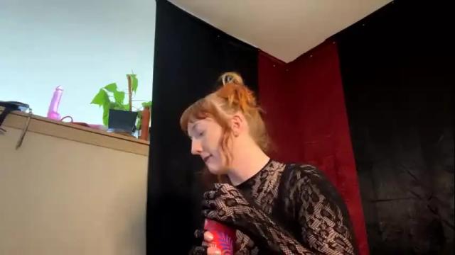 Image 3 of foxyredddd Stream on Chaturbate on 2 months ago