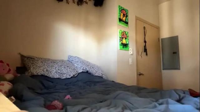 Image 3 of foxyredddd Stream on Chaturbate on 1 month ago