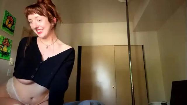 Image 7 of foxyredddd Stream on Chaturbate on 1 month ago