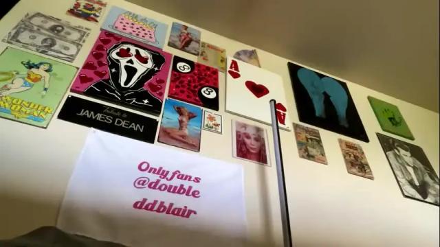 Image 10 of foxyredddd Stream on Chaturbate on 3 months ago