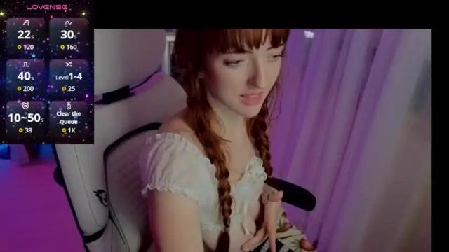 Image 3 of foxyredddd Stream on Chaturbate on 1 month ago