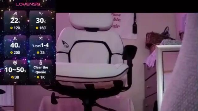 Image 3 of foxyredddd Stream on Chaturbate on 1 month ago
