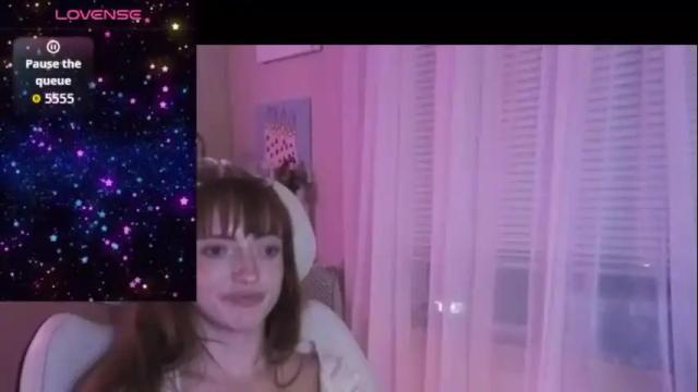 Image 8 of foxyredddd Stream on Chaturbate on 1 month ago