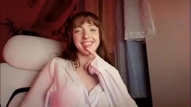 Image 6 of foxyredddd Stream on Chaturbate on 1 month ago