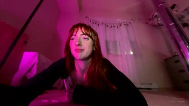 Image 12 of foxyredddd Stream on Chaturbate on 1 month ago