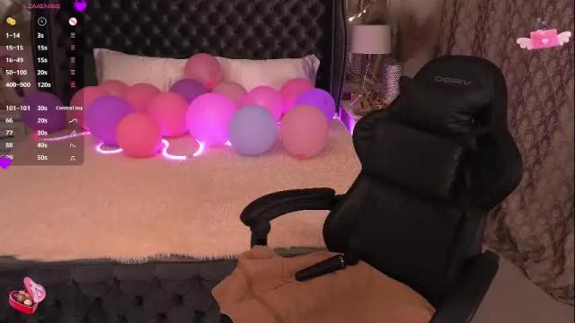 Image 10 of foxyshyyy Stream on Chaturbate on 14 days ago
