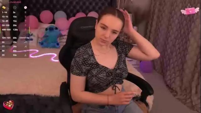 Image 8 of foxyshyyy Stream on Chaturbate on 2 days ago