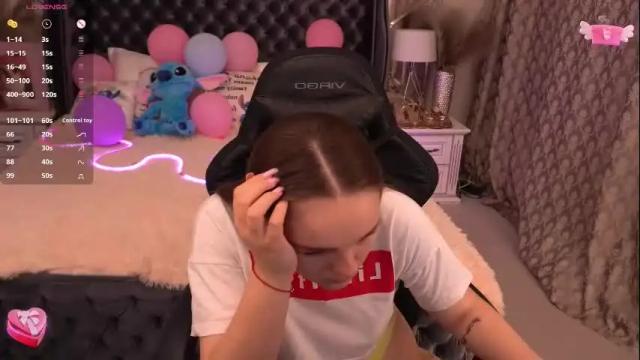 Image 10 of foxyshyyy Stream on Chaturbate on 1 month ago