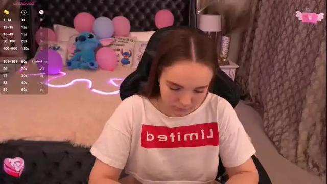 Image 6 of foxyshyyy Stream on Chaturbate on 1 month ago