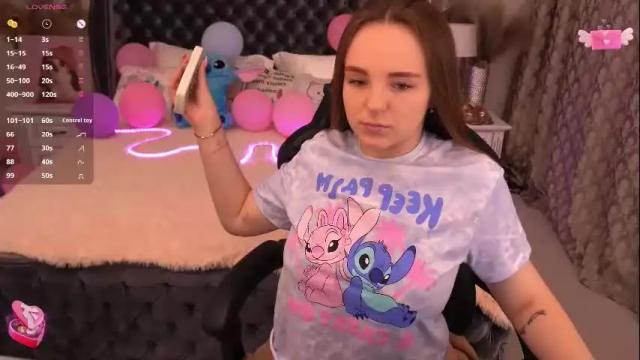 Image 12 of foxyshyyy Stream on Chaturbate on 1 month ago