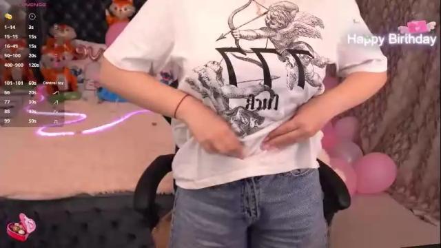 Image 12 of foxyshyyy Stream on Chaturbate on 27 days ago