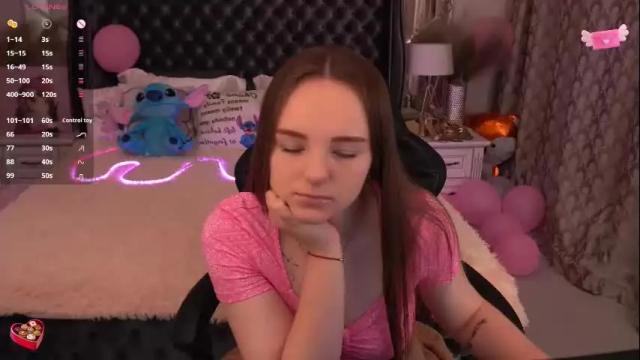 Image 10 of foxyshyyy Stream on Chaturbate on 17 days ago