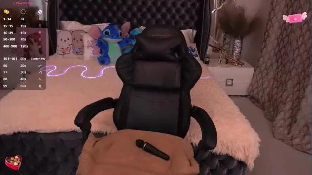 Image 7 of foxyshyyy Stream on Chaturbate on 1 month ago