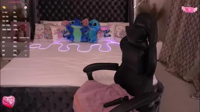 Image 6 of foxyshyyy Stream on Chaturbate on 1 month ago