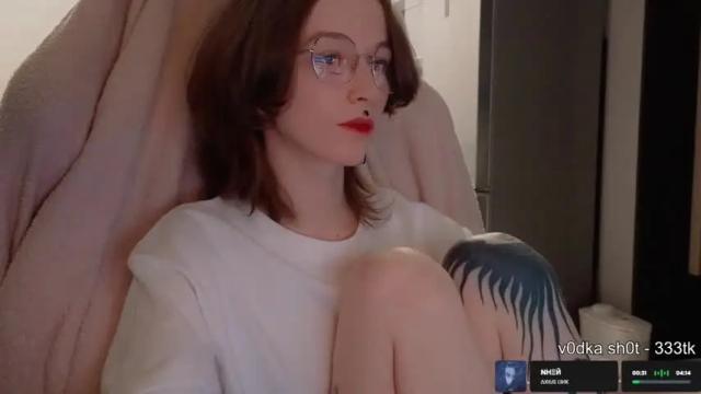 Image 8 of fran_bow Stream on Chaturbate on 18 months ago