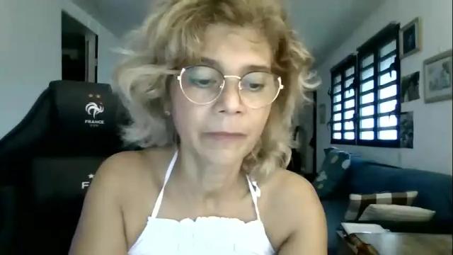 Image 3 of francelune Stream on Chaturbate on 17 days ago