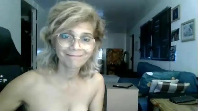 Image 10 of francelune Stream on Chaturbate on 15 days ago